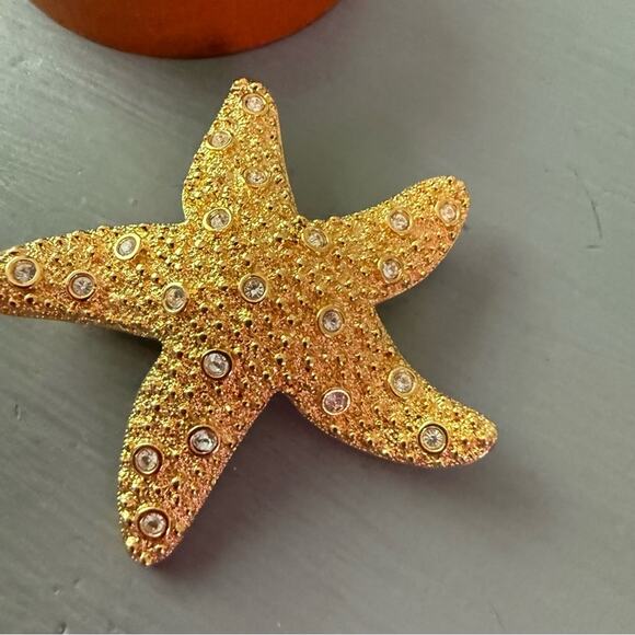 Swarovski Crystal Gold Tone Starfish Pin Brooch - Picture 7 of 7